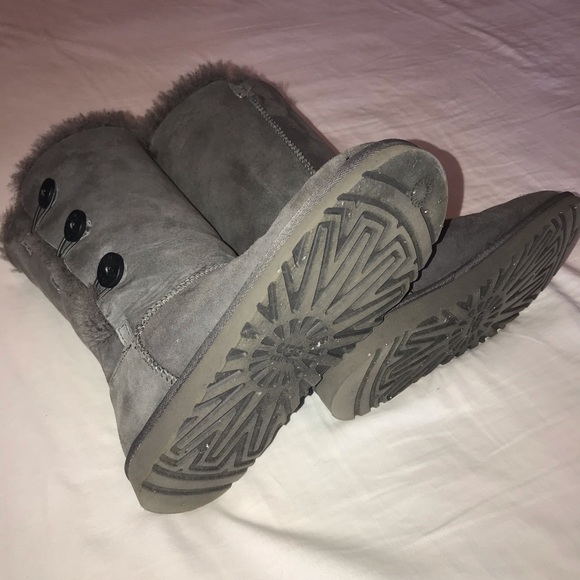 UGG Women’s Bailey Button Boot, Size 6 - Picture 3 of 4